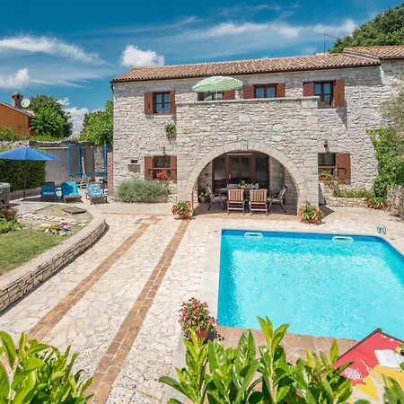 3 Bedroom Stunning In Holiday home *