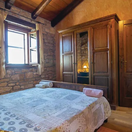 3 Bedroom Stunning In ורסאר